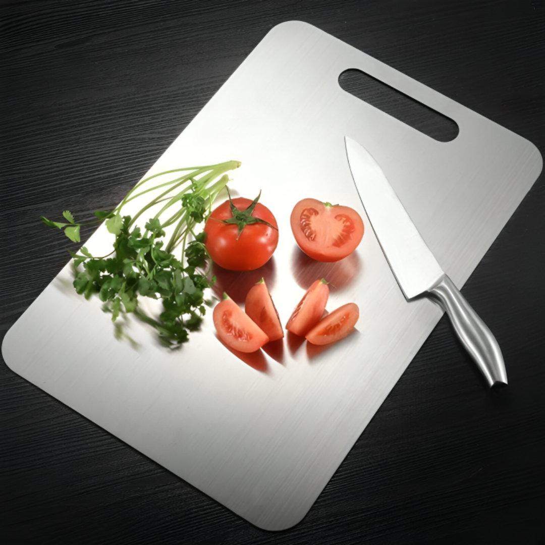 Planche à découper titane antibactérienne, durable et élégante.  Hygiène et résistance optimales.