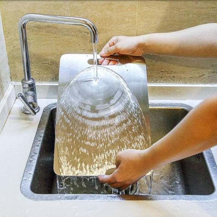 Planche à découper titane, robuste et hygiénique.  Surface lisse, design moderne pour cuisine.