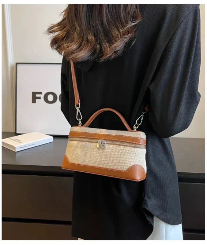 Pochette femme chic en toile et similicuir, style décontracté-élégant pour toutes occasions.