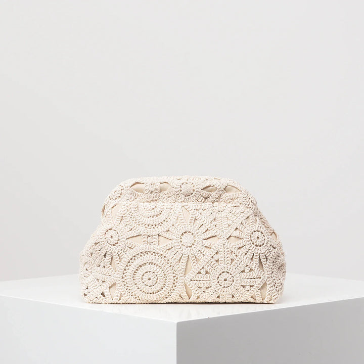 Pochette bohème Azalea pour femme, sac à main élégant et chic, accessoire tendance pour soirée.