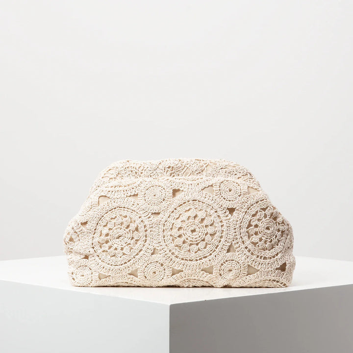 Pochette Azalea bohème chic, sac main tendance pour femme, accessoire élégant pour soirée spéciale.