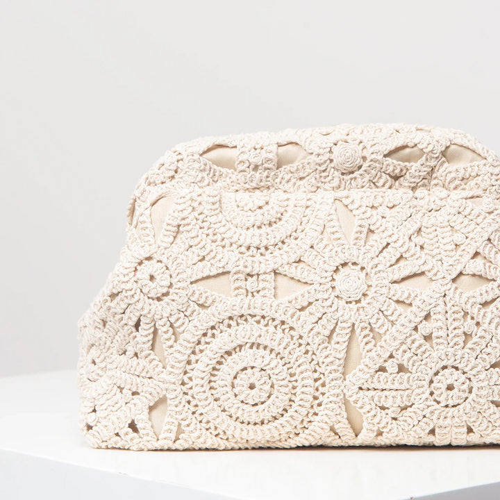 Pochette Azalea unique style bohème, sac main élégant pour femme, accessoire chic et tendance soirée.