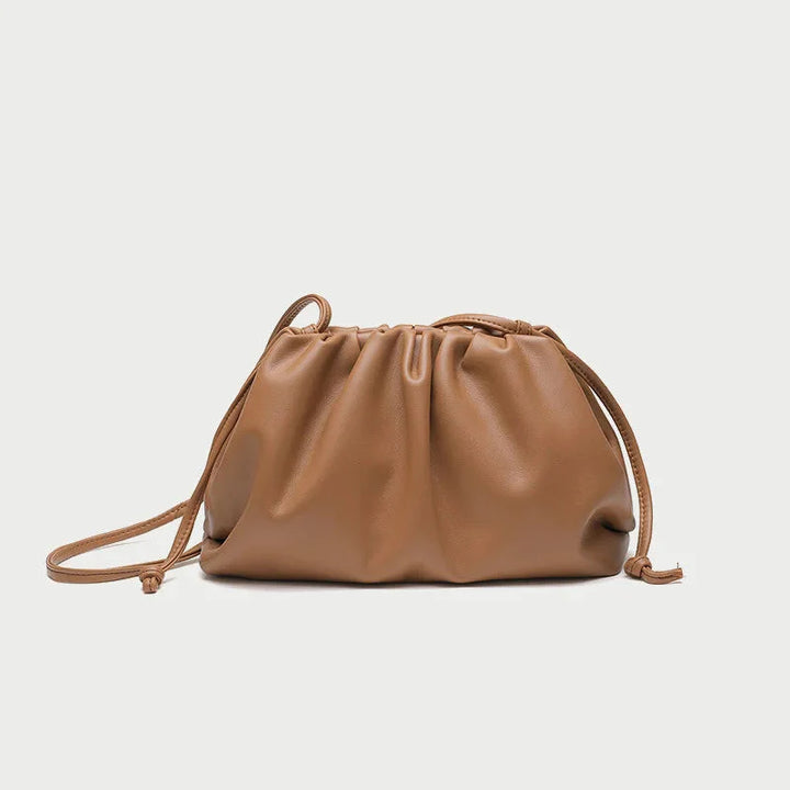 Pochette femme chic avec bandoulière réglable, un sac élégant pour toutes les occasions.