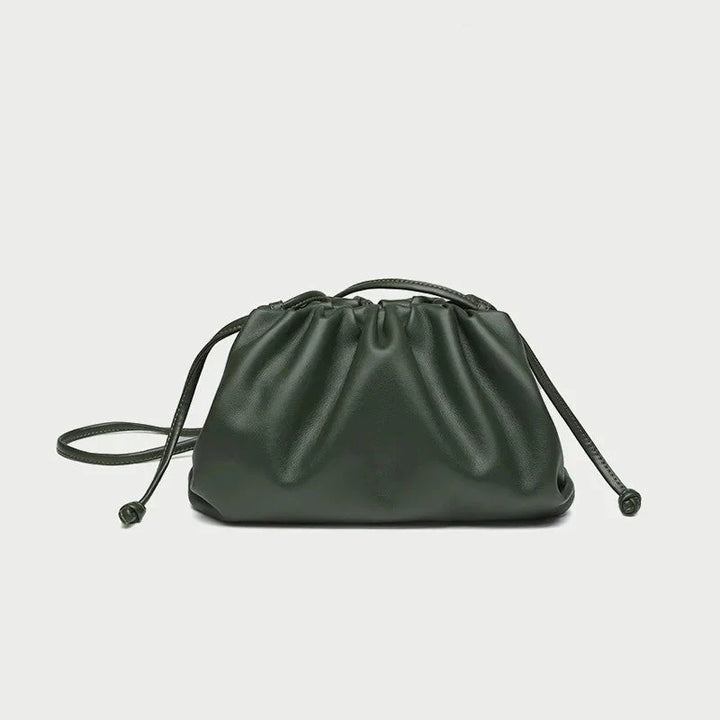 Pochette chic pour femme, en simili cuir, un accessoire intemporel et très pratique.