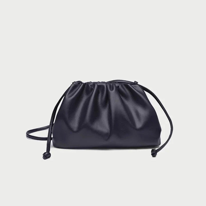 Sac pochette femme en simili cuir, un accessoire élégant qui s'adapte à chaque occasion.