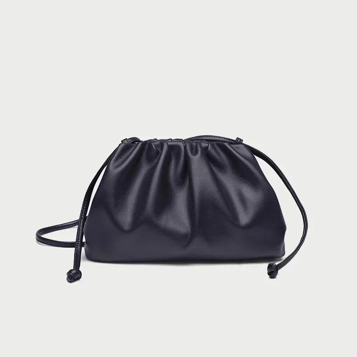 Pochette de soirée femme, design raffiné et épuré, pour un look chic et sophistiqué.