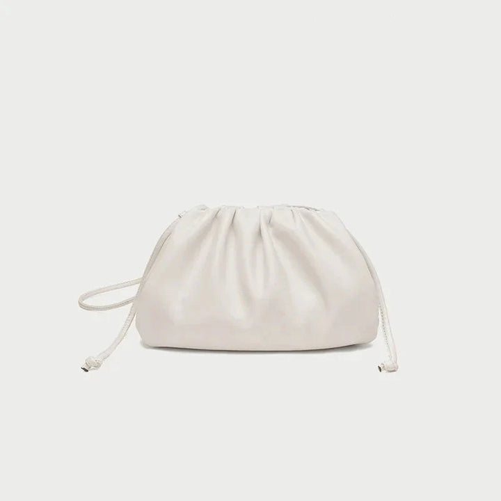 Accessoire élégant: pochette femme en simili cuir, un sac compact et féminin pour vos soirées.