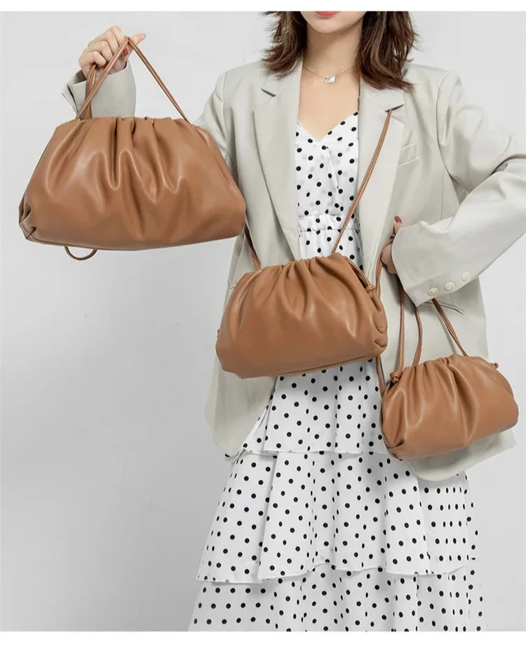 Sac pochette femme élégant, design épuré et moderne, idéal pour un événement spécial.