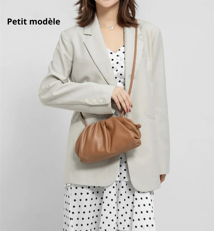 Pochette de soirée en simili cuir pour femme, avec fermeture discrète, un accessoire raffiné.