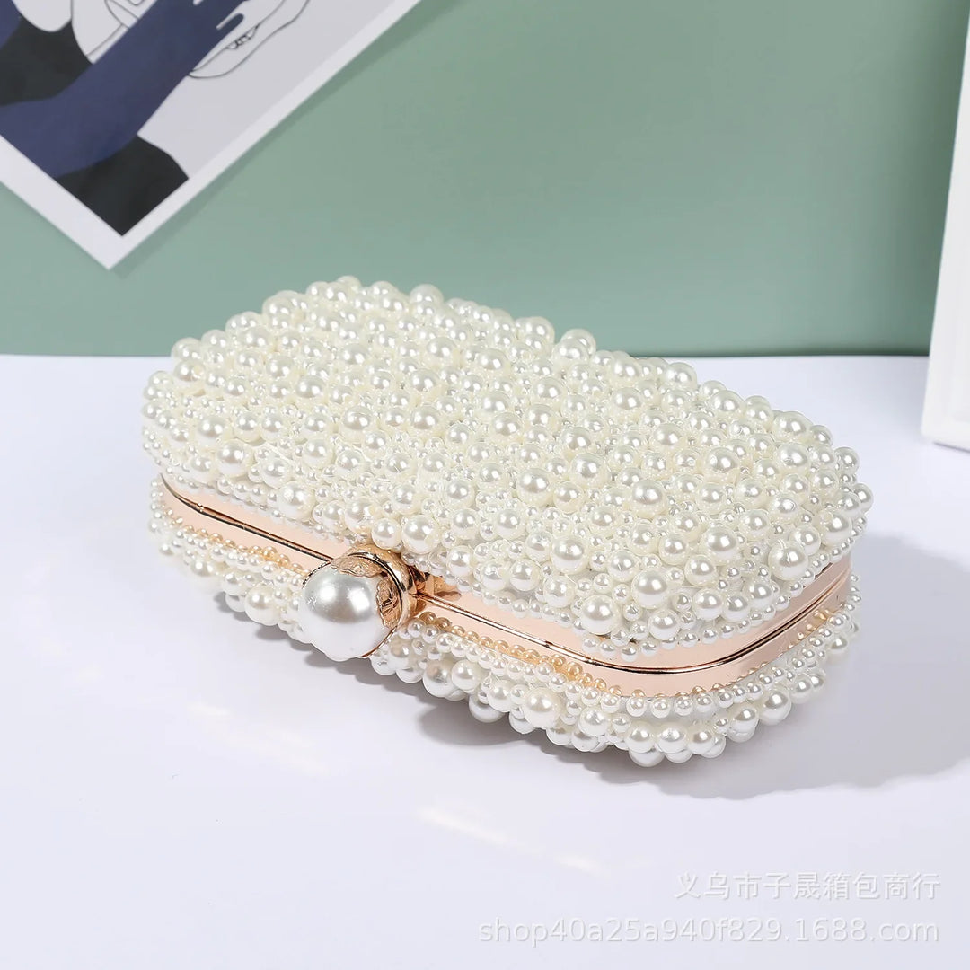 Minaudière femme chic avec perles, parfaite pour soirée, mariage. Sac pochette élégante.