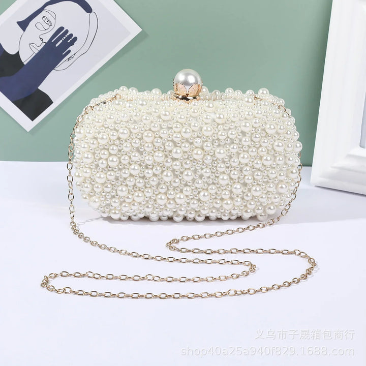 Élégante pochette femme pour soirées, mariages. Accessoire de cérémonie chic avec bandoulière.
