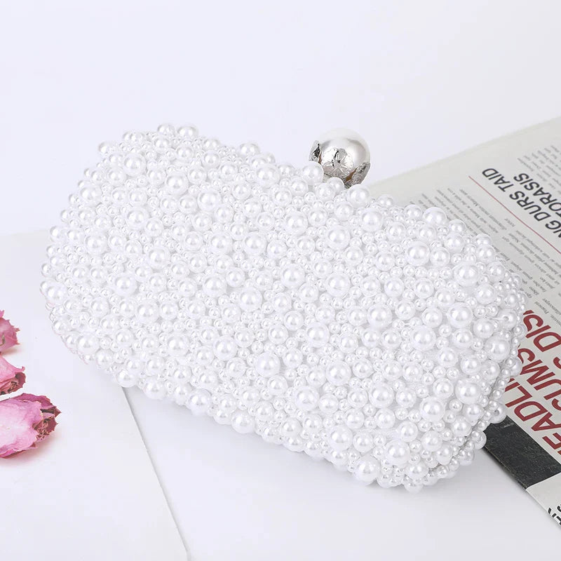 Sac pochette élégant pour femme, idéal pour mariage, soirée. Accessoire de cérémonie chic et raffiné.