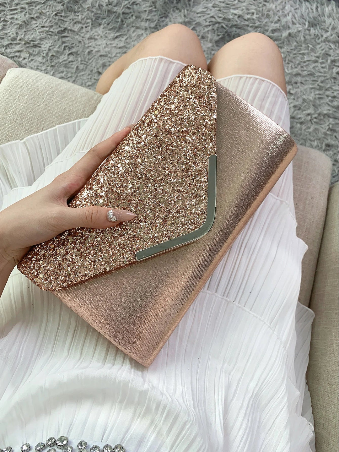 Sac de soirée femme, pochette scintillante, chic et élégante, parfaite pour mariage et bal.