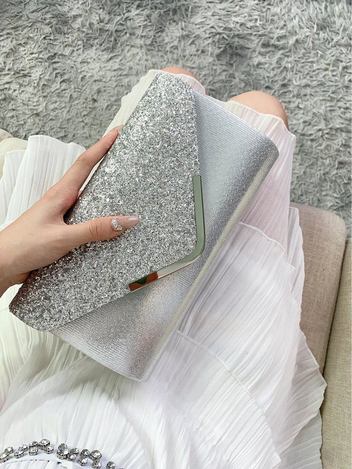 Accessoire de mariage femme, pochette scintillante élégante et chic, sac de cérémonie glamour.