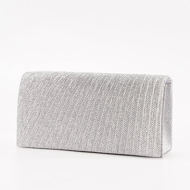Accessoire femme: pochette de soirée brillante, élégante et polyvalente, avec option chaîne.