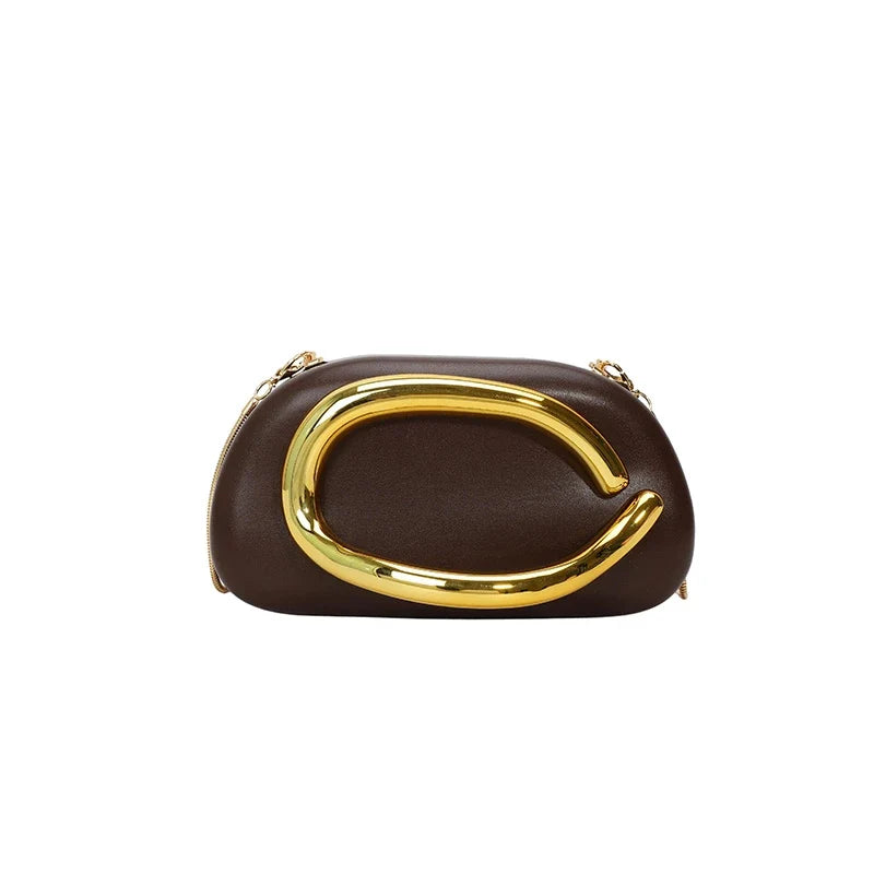 Pochette élégante femme pour soirée, idéale pour compléter votre tenue de mariage.