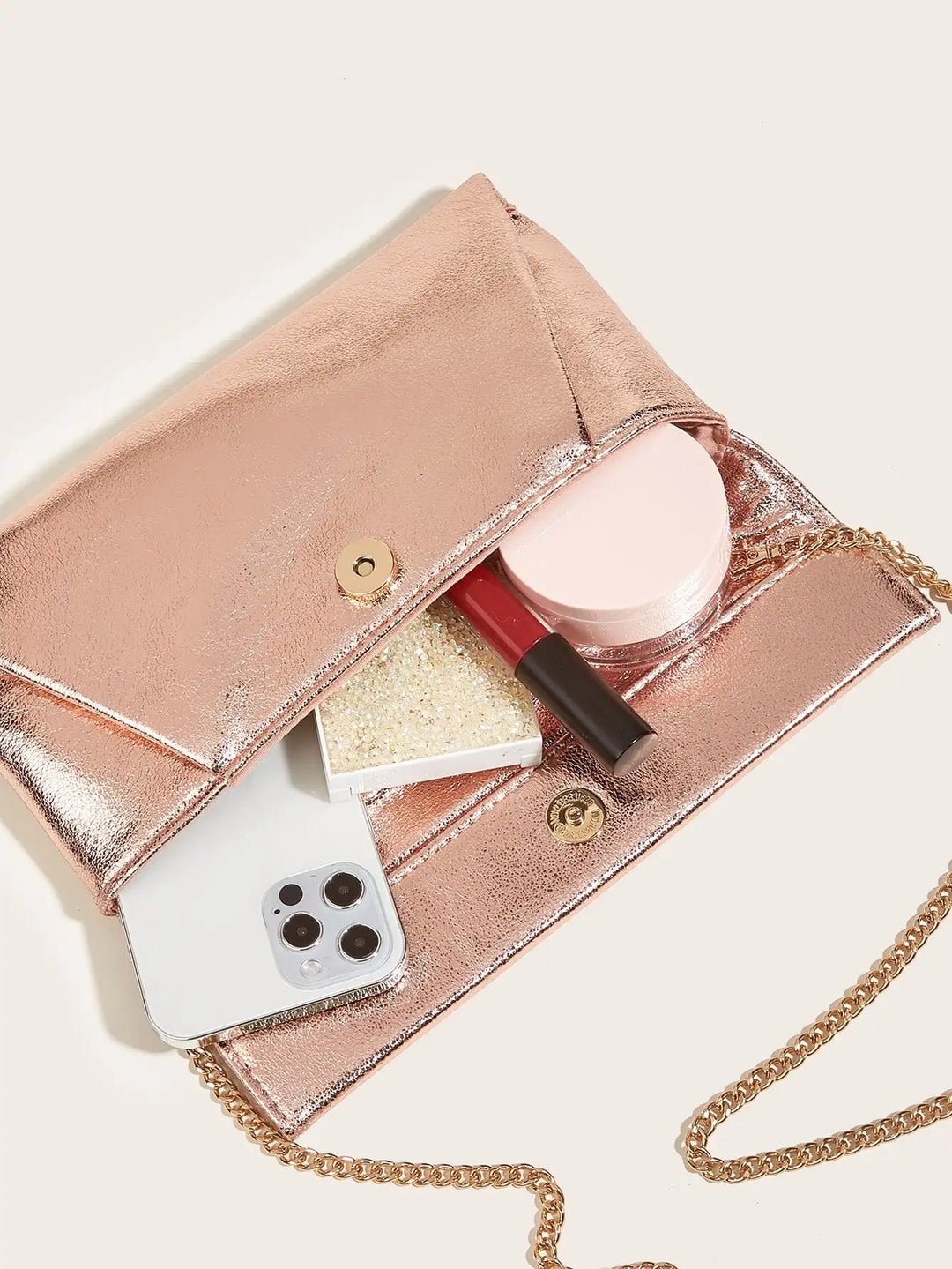 Pochette de soirée femme irisée, métallisée rosegold. Accessoire tendance et chic pour occasion spéciale.
