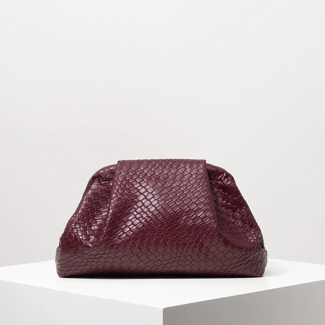 Pochette de soirée élégante bordeaux pour femme, idéale mariage, cérémonie ou cocktail chic.