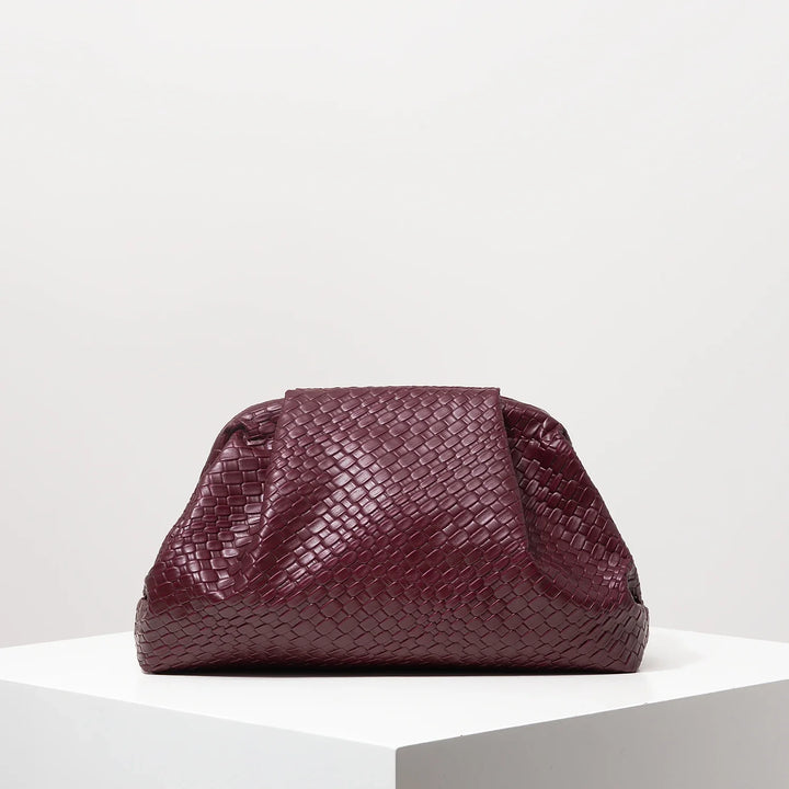 Pochette de soirée élégante bordeaux pour femme, idéale mariage, cérémonie ou cocktail chic.