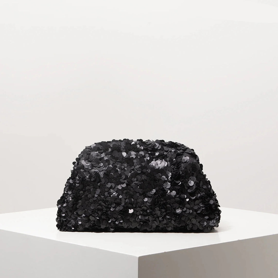Pochette de soirée femme, élégante à sequins, idéale pour diverses fêtes chic et événements glamour.