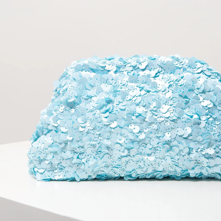 Magnifique pochette de soirée à sequins, accessoire femme glamour pour un look chic et festif.