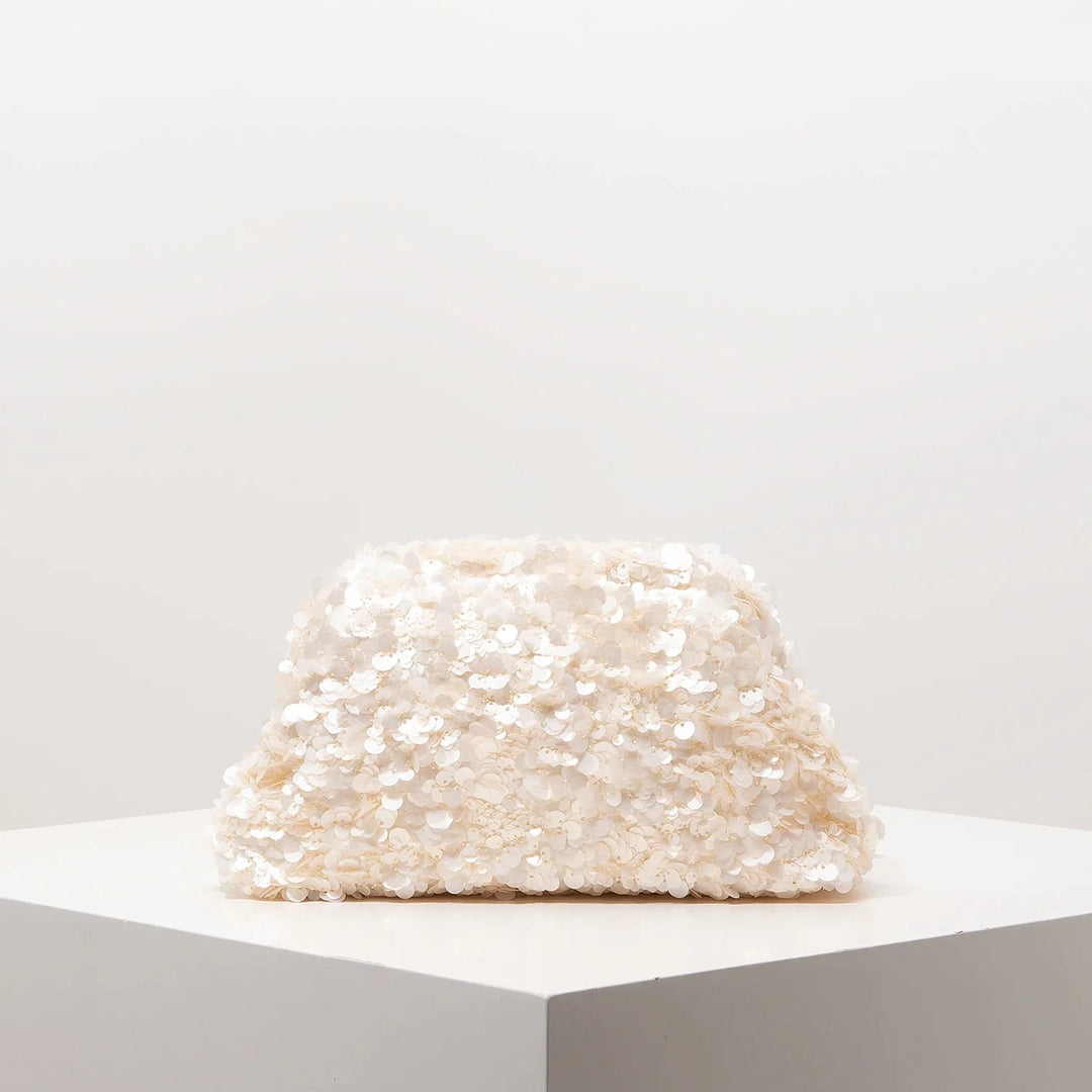 Pochette à sequins brillante pour femme, accessoire élégant pour soirée, fête ou événement spécial.
