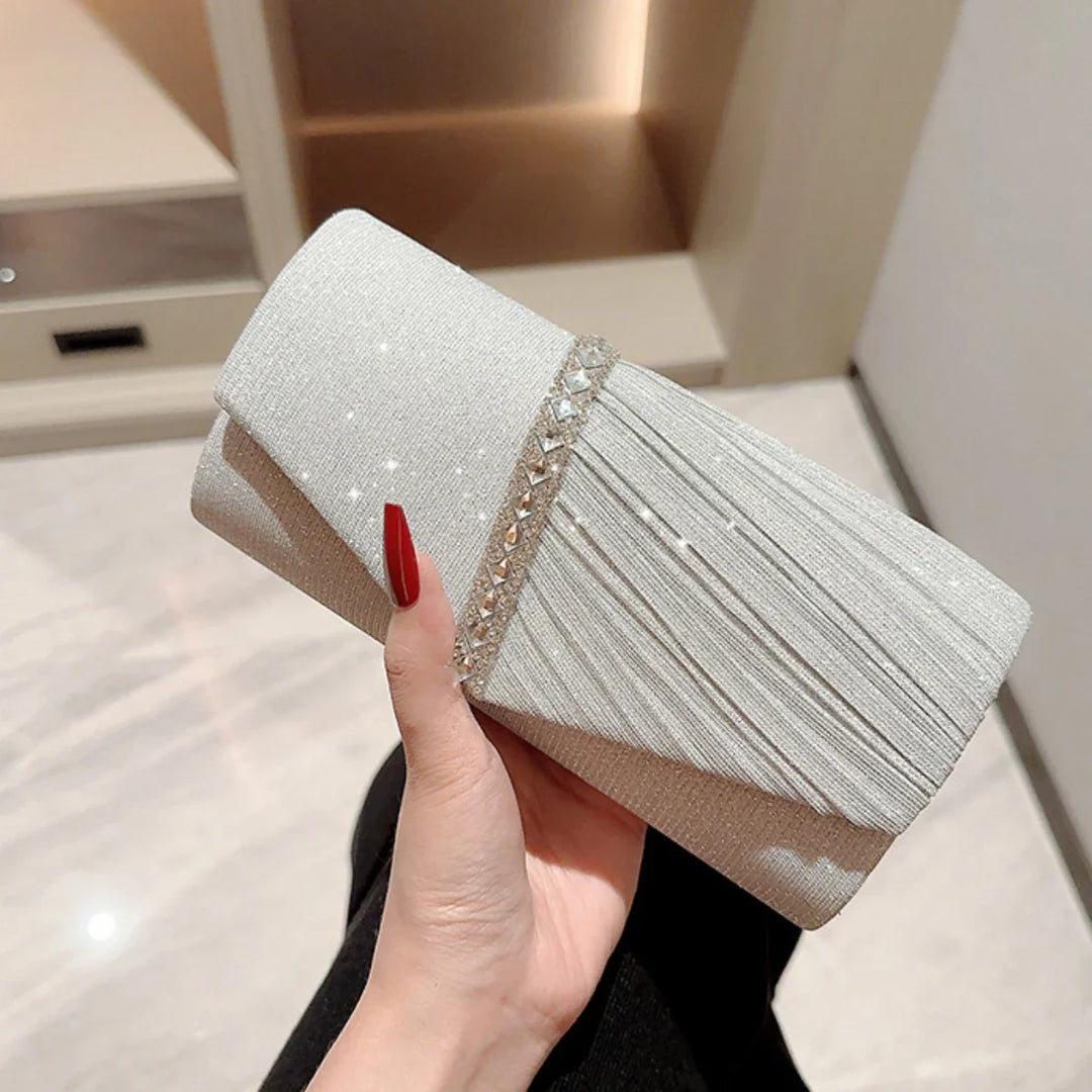 Pochette de soirée scintillante argentée pour femmes avec strass et paillettes, accessoire élégant.