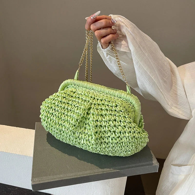 Pochette en paille avec bandoulière réglable, pour femme, style été bohème, pratique et chic en ville.