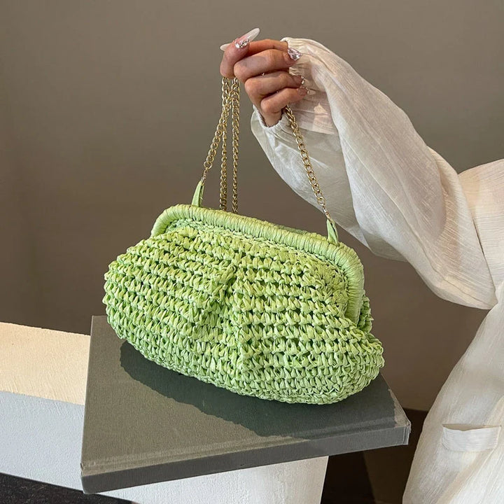 Pochette en paille avec bandoulière réglable, pour femme, style été bohème, pratique et chic en ville.