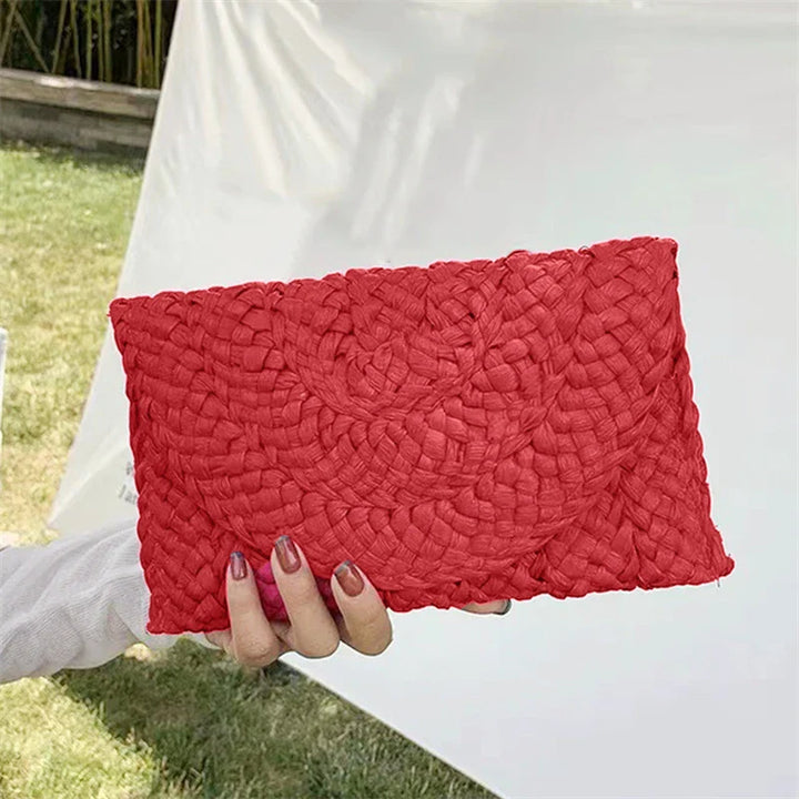 Pochette femme en paille élégante, petit sac à main chic pour l'été et les vacances.