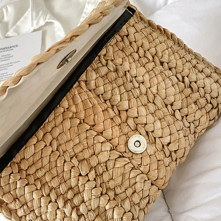 Petit sac à main femme en paille, un accessoire d'été chic et naturel pour toute occasion.