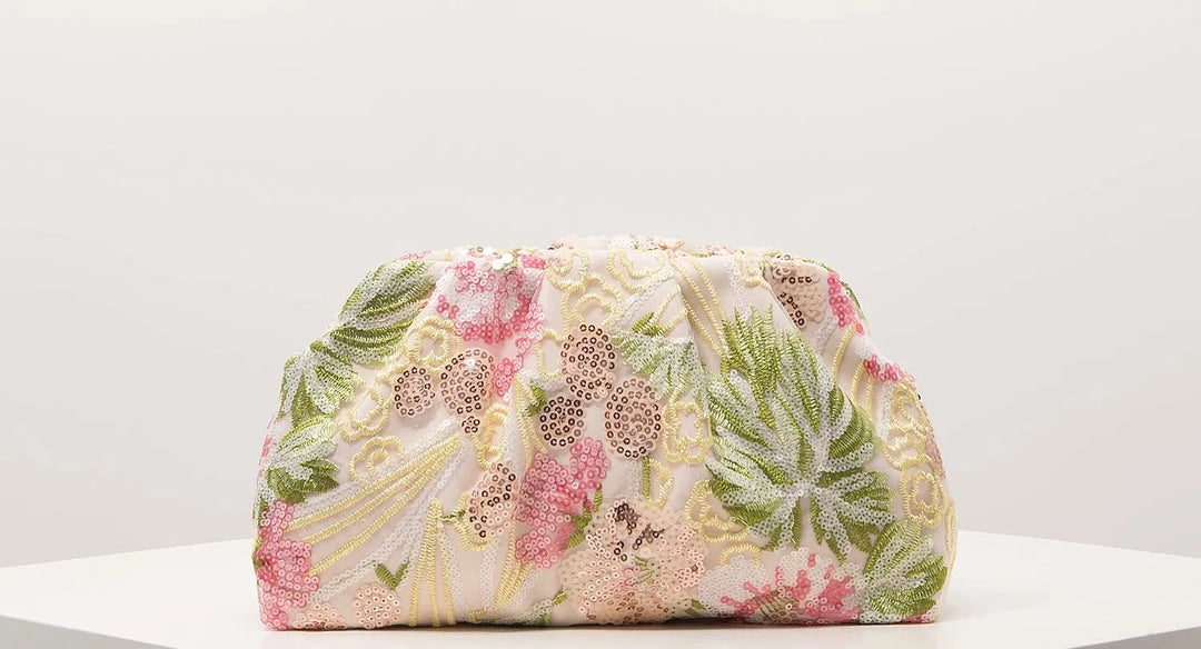 Pochette chic pour femme, décorée de sequins floraux scintillants, parfaite pour les fêtes.