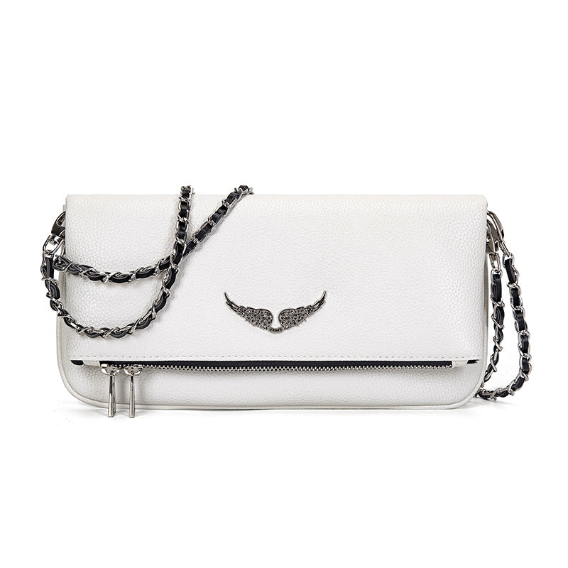 Pochette luxe femme, sac bandoulière chic. Design raffiné, petit format, idéale soirée ou quotidien.