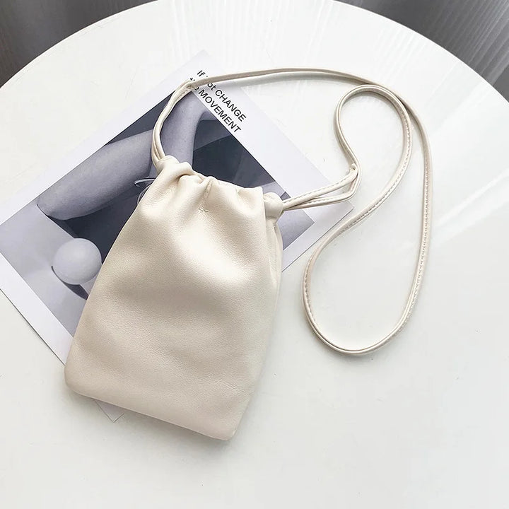 Mini sac bandoulière femme, pochette téléphone élégante et minimaliste en similicuir résistant.