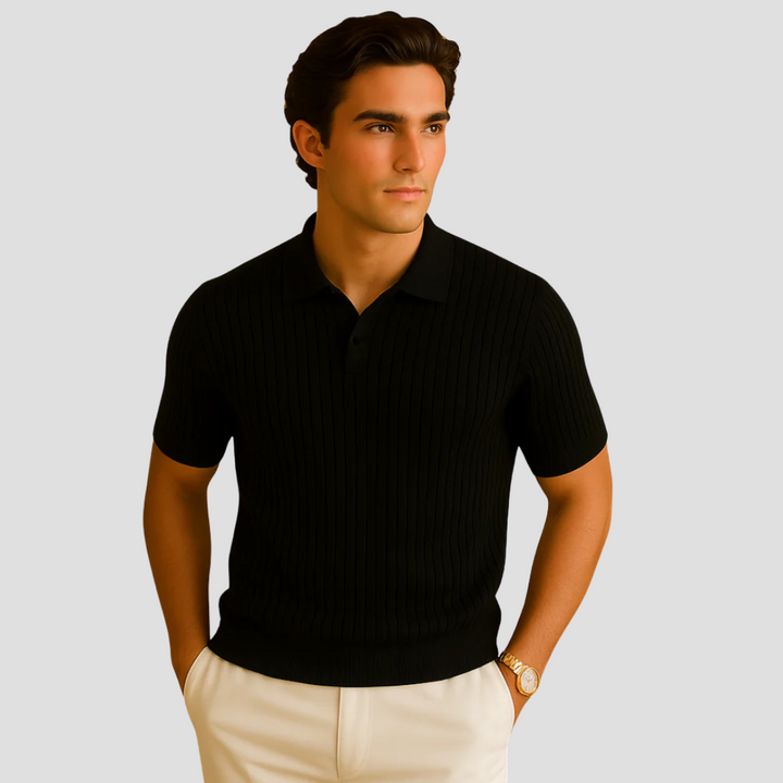 "Polo côtelé beige chic sans boutons, col polo, mailles fines, motif vertical, idéal pour un style estival élégant."
