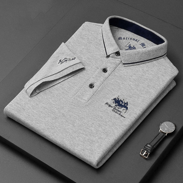 Polo de luxe homme en coton piqué, col classique, couleur unie, coupe droite, style élégant et intemporel.