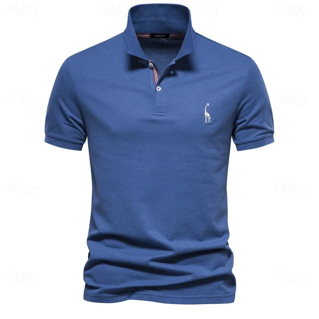 "Polo d'été léger pour homme, vue de face, tissu respirant et coupe moderne chic, idéal pour sorties estivales."
