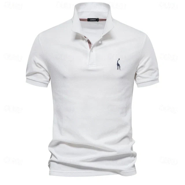 "Polo d'été léger pour homme, vue de face, tissu respirant et coupe moderne chic, idéal pour sorties estivales."