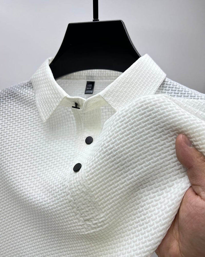 Polo en soie pour hommes, coupe ajustée, couleur élégante, respirant, parfait pour style moderne et confort optimal.