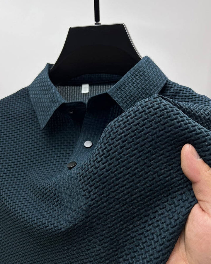 Polo en soie pour hommes, coupe ajustée, couleur élégante, respirant, parfait pour style moderne et confort optimal.