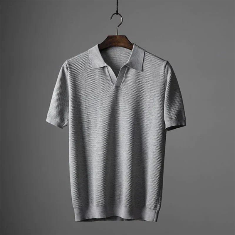 Polo été homme en coton péruvien.  Modèle respirant, coupe élégante et classique.