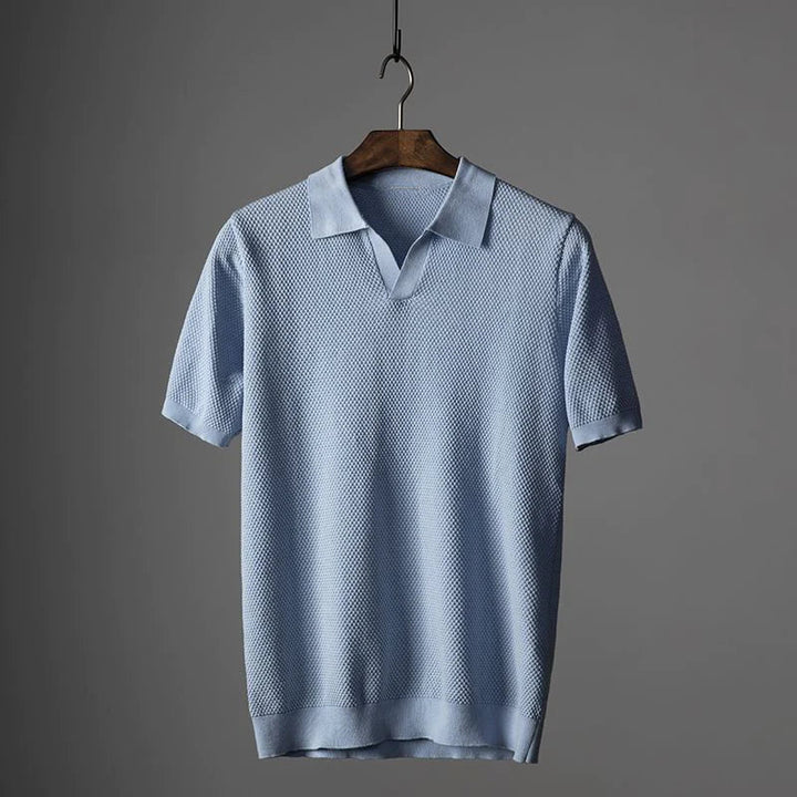 Polo été homme en coton péruvien.  Modèle respirant, coupe élégante et classique.
