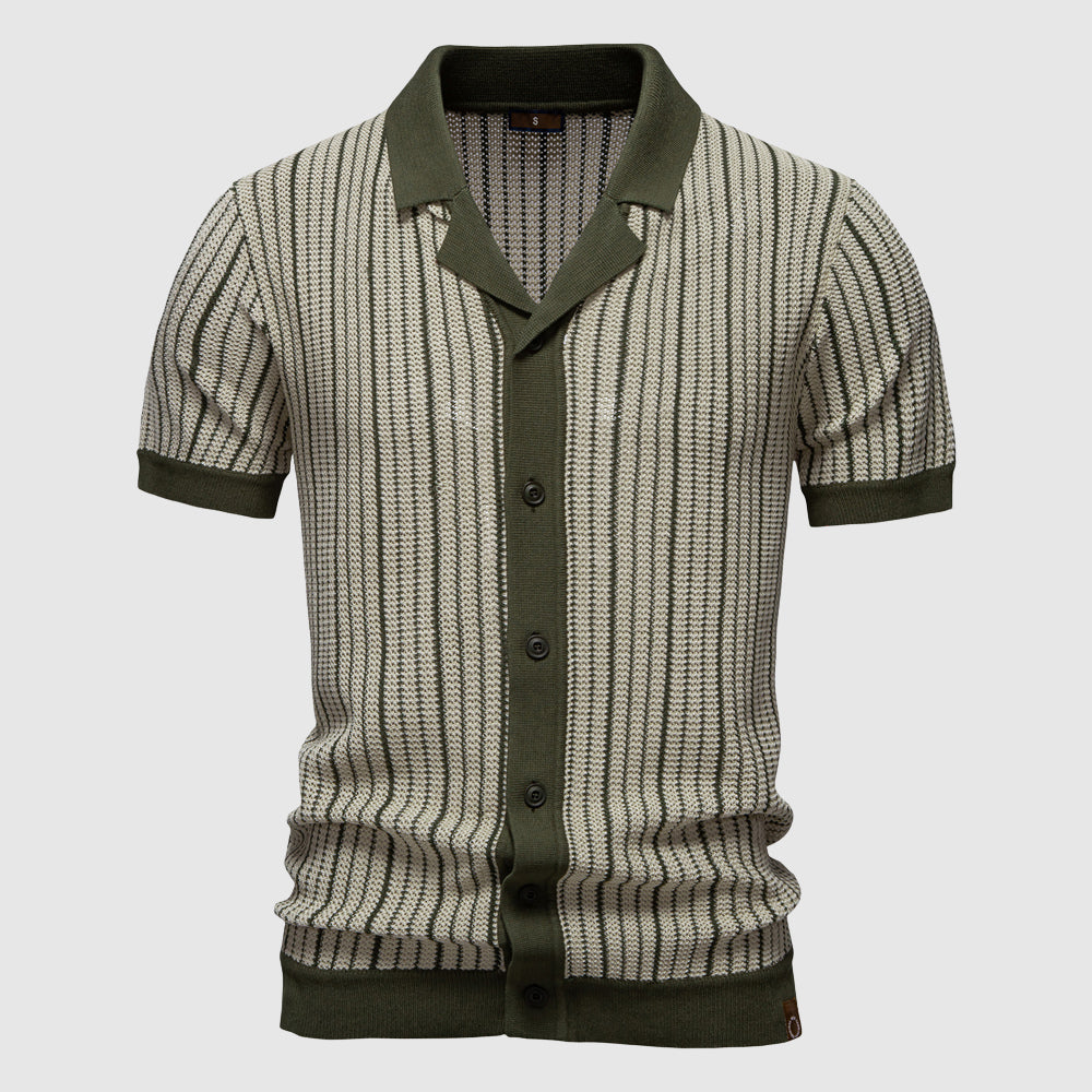 "Polo homme élégant été, couleur blanche, col distinctif, tissu luxe poly-viscose, tenue chic et décontractée."