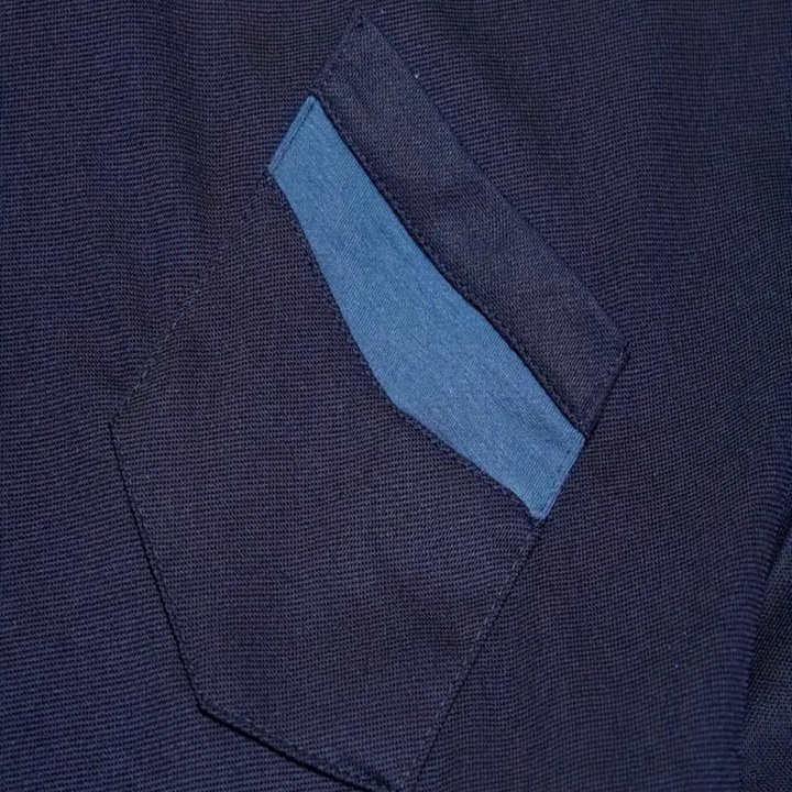 "Polo homme élégant noir, coupe classique, tissu doux. Style polyvalent, disponible en plusieurs couleurs raffinées."