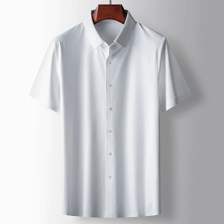 Polo homme en soie élégant.  Coupe confortable et design sophistiqué.  Vêtement luxueux pour diverses occasions.