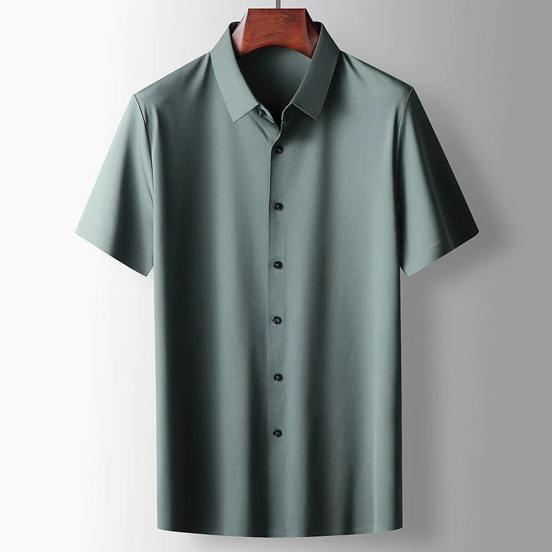 Polo homme en soie élégant.  Coupe confortable et design sophistiqué.  Vêtement luxueux pour diverses occasions.