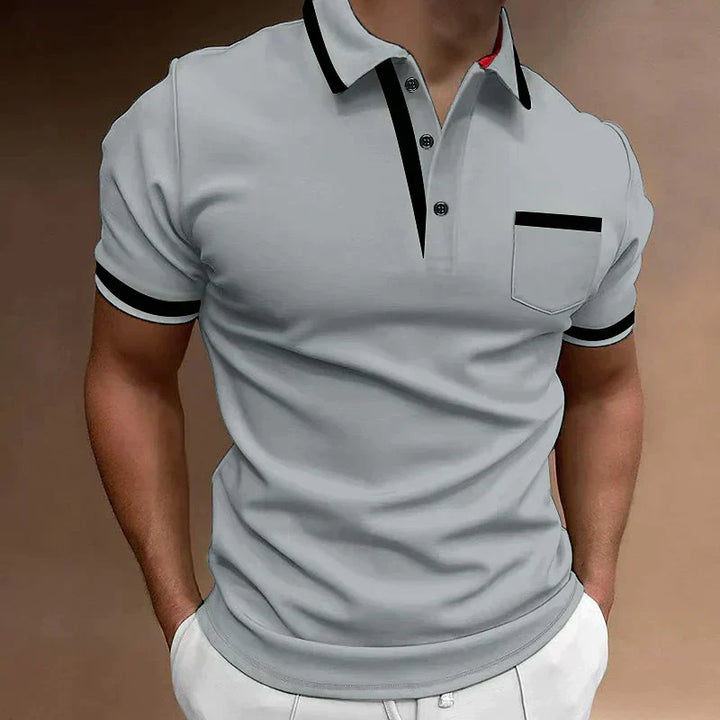 Gros plan sur le tissu doux et la texture du polo homme. Détails du col et des boutons. Confort et qualité.