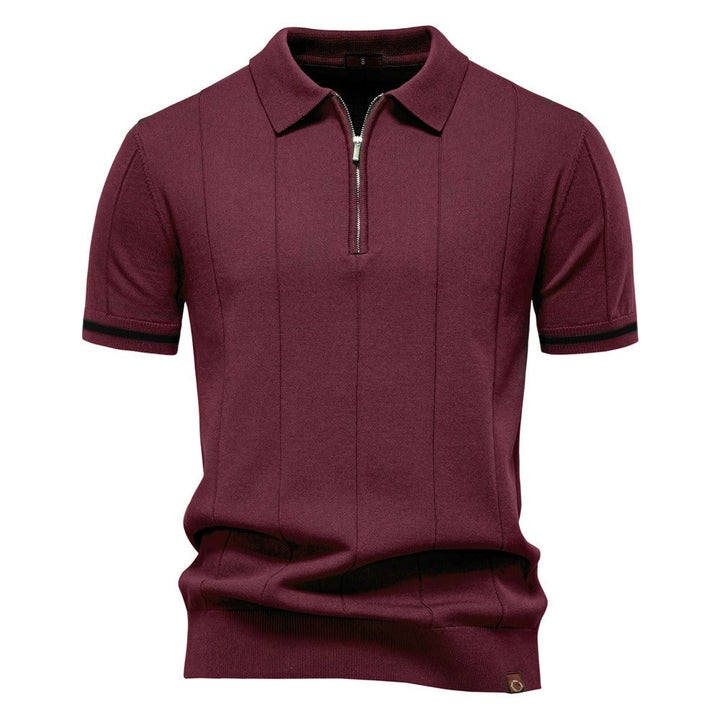 Polo homme confortable à manches courtes, col zippé. Style polyvalent pour l'été, look casual chic garanti.