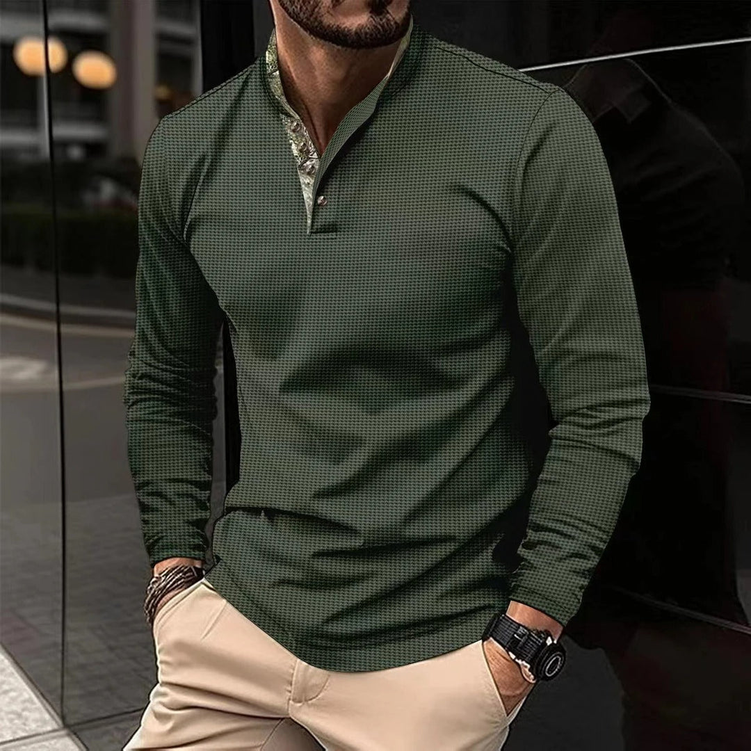 Polo homme manches longues, élégant et confortable.  Coupe impeccable, tissu doux.