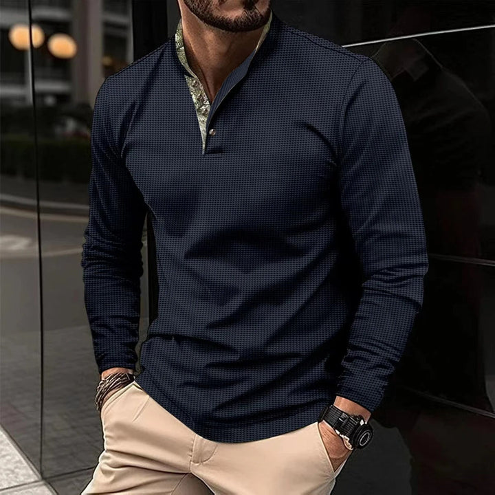 Polo homme manches longues, élégant et confortable.  Coupe impeccable, tissu doux.